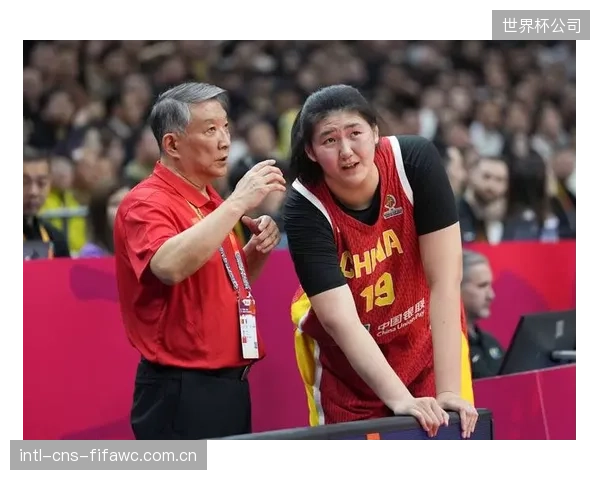 世界杯VAR新规对禁区内犯规审查更严,比利时后卫在防守定位球时需避免拉拽等隐蔽动作。 世界杯VAR新规对禁区内犯规审查更严,比利时后卫在防守定位球时需避免拉拽等隐蔽动作。